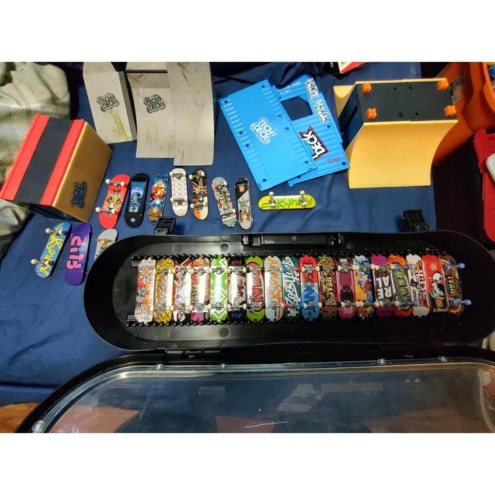 29 TECH DECK BOARDS AND ACCESSORIES